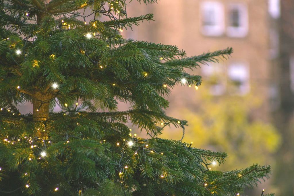 kerstboom met kerstverlichting met flash effect