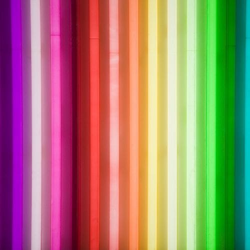 neon led strips verticaal afgebeeld